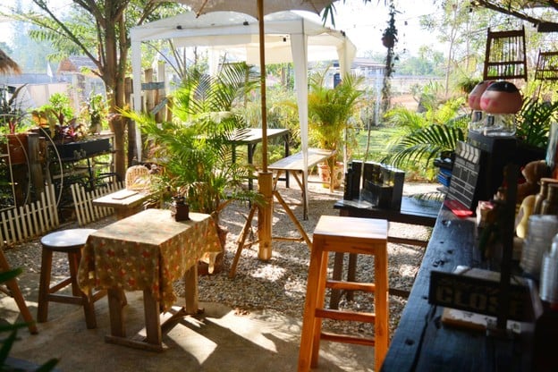 White​ Black​ Cafe' 1