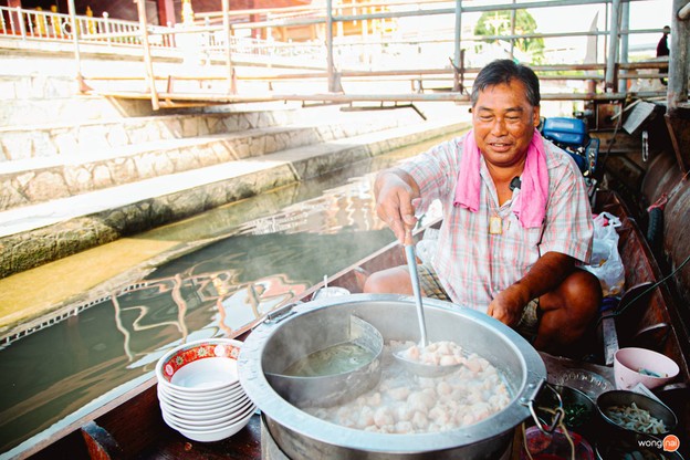 หน้าร้าน หงส์หยกขนมถ้วยใบเตยโบราณ -