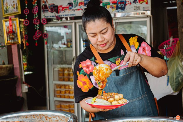 หน้าร้าน เจ๊นก กระท้อนซิ่ง