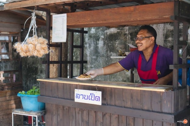 บรรยากาศ ส้มตำลุงหนวด รามฯ 12