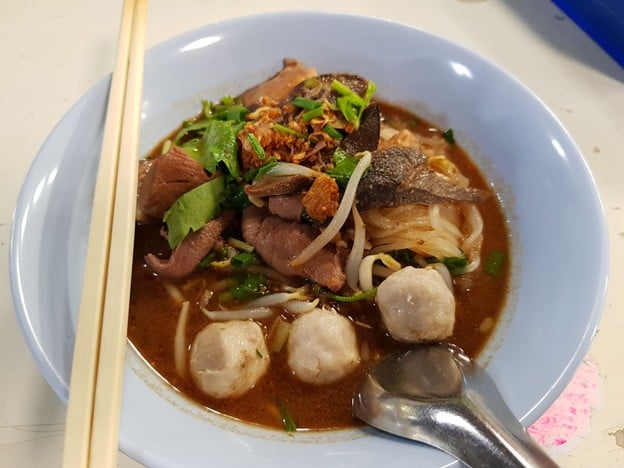 เมนูของร้าน ก๋วยเตี๋ยวห้วยพลูรสเด็ด