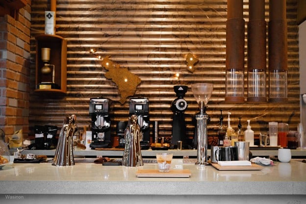 หน้าร้าน Nana Coffee Roasters เลียบทางด่วน/ประดิษฐ์มนูธรรม ซอย3