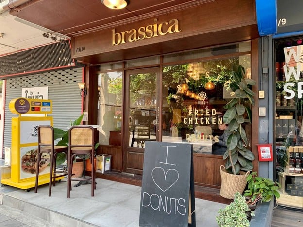 Brassica Doughnuts เอกมัย