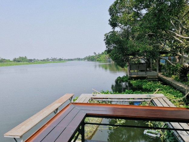 บ้านริมน้ำคาเฟ่
