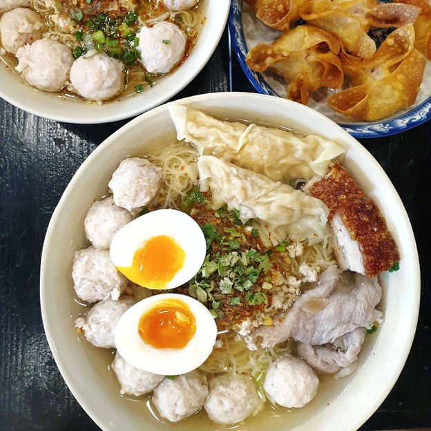หมูตั่วเฮีย โครงการสวนหลวงสแควร์