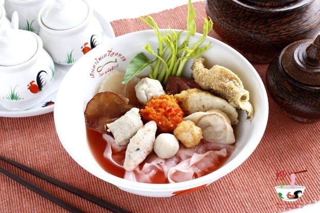 เย็นตาโฟเครื่องทรงโดย อ.มัลลิการ์ แฟชั่นไอส์แลนด์