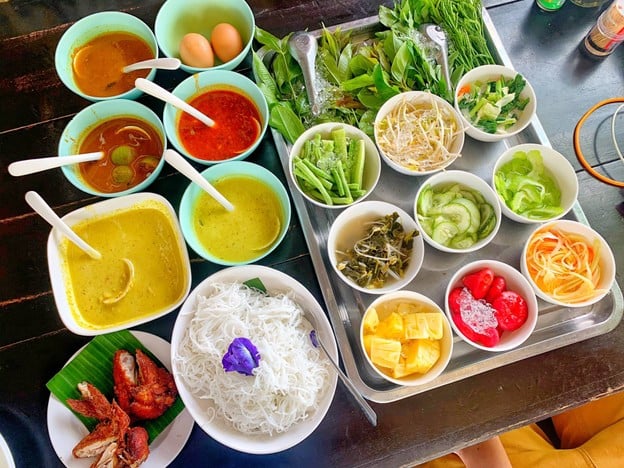 ขนมจีนแม่ยาย เส้นสดน้ำแกงปูม้า