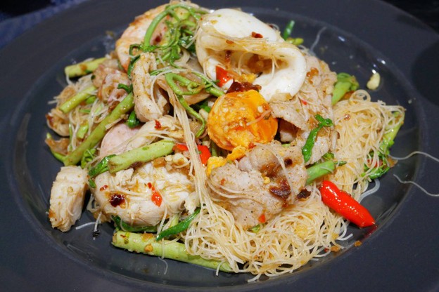 ฉอเล้ง หมี่กระเฉดตลาดพลู ตลาดพลู