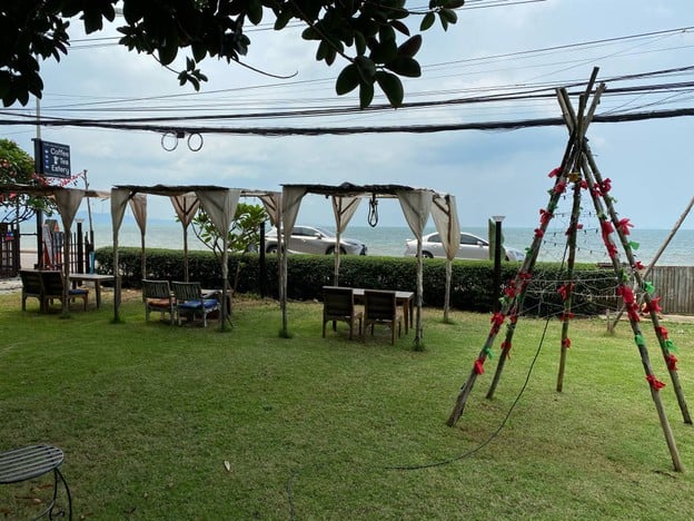 Wonder T story the beach Cafe