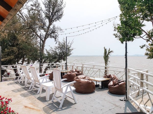 White House Beach café and restaurant