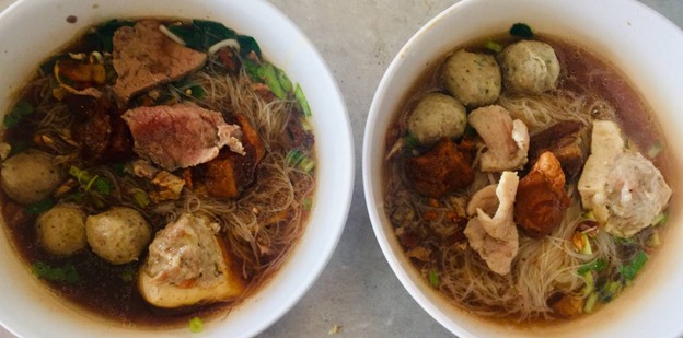 ก๋วยเตี๋ยวยักษ์ใหญ่  หมู่บ้านกรุงศรีซิตี้ คลองสวนพลู