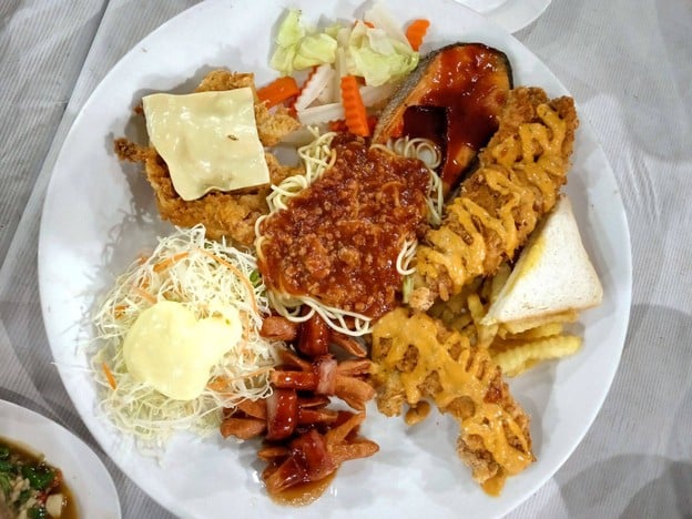 เมนูของร้าน อ้วนผอมสเต็กสามย่านจานดาวเทียม