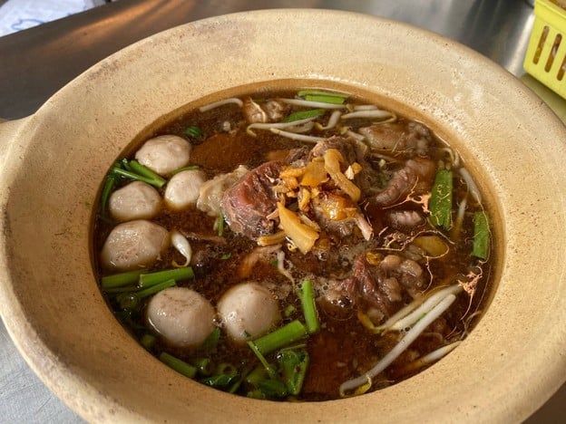 ก๋วยเตี๋ยวเนื้อ สว่างอรุณ (โชคชัย4)