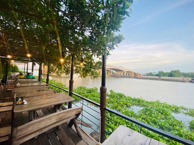 เรือนสายน้ำ