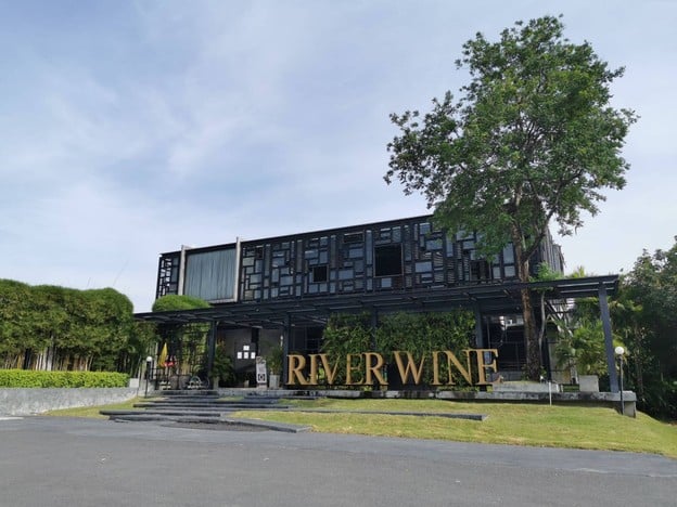 RIVER WINE Restaurant and Wine Bar ปากเกร็ด