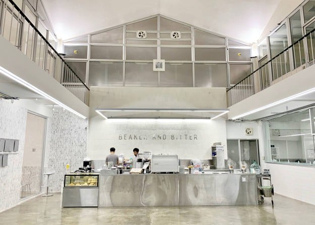 BEAKER AND BITTER พหลโยธินซอย8 (สายลม1)