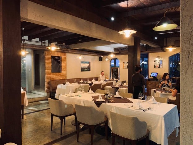 L'Oliva Ristorante Italiano & Wine Bar พร้อมพงษ์