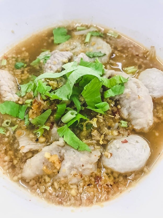 เมนูของร้าน เจริญชัยก๋วยเตี๋ยวหมูพริกกระเหรี่ยง(ท่าพระจันทร์)&ข้าวมันไก่ ข้าวหมูแดง ข้าวไก่ย่าง