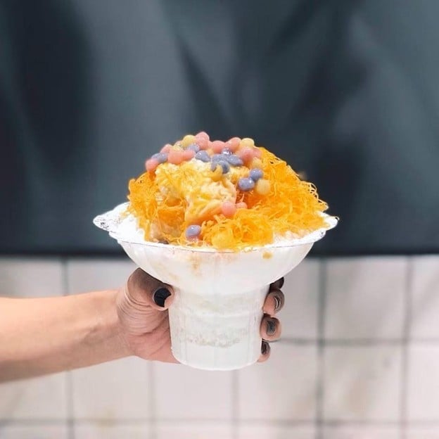 COCOCANO ต้นตำรับไอติมกะทิบัวลอยฝอยทอง โคโค่คาโน่ สีลม