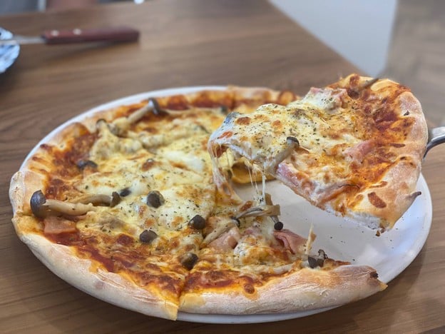 เมนูของร้าน Mr. Chan & Miss Pauline Pizzeria Restaurant