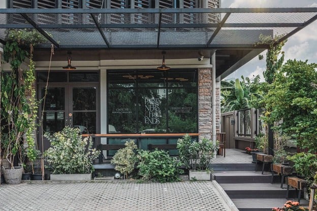 หน้าร้าน P&F Coffee