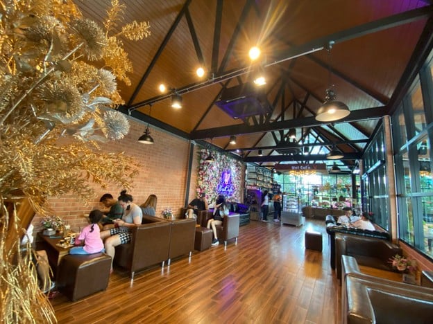 Wat Caf'e วัฒน์ คาเฟ่ สามแยกจรเข้สามพันอู่ทองสุพรรณบุรี