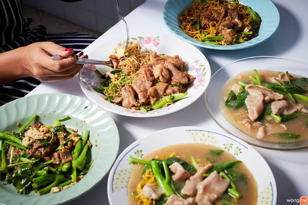 เมนูของร้าน ก๋วยเตี๋ยวราดหน้านายบุญ สาขาศรีราชานคร