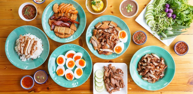 ข้าวและน้ำพริกฟรีไม่อั้น! "ข้าวหมูทอดพอเพียง" ร้านเด็ดย่านนครปฐม