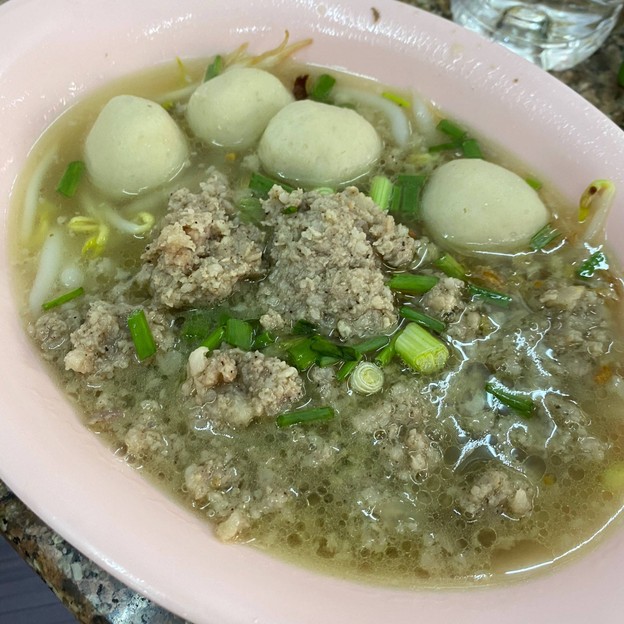 รุ่งเรือง (ตั๋ง) ก๋วยเตี๋ยวหมู สุขุมวิท26 เจ้าเก่า ร้านหัวมุมนะจ๊ะ