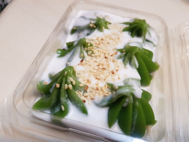 เมนูของร้าน หยกสด ขนมไทยใบเตย อ้อมน้อย