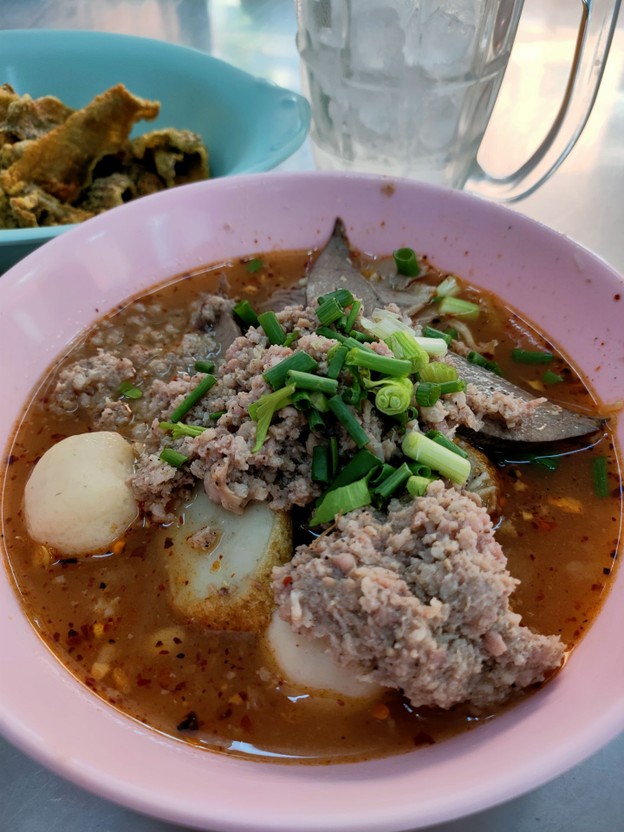 เมนูของร้าน รุ่งเรือง (ตั๋ง) ก๋วยเตี๋ยวหมู สุขุมวิท26 เจ้าเก่า ร้านหัวมุมนะจ๊ะ