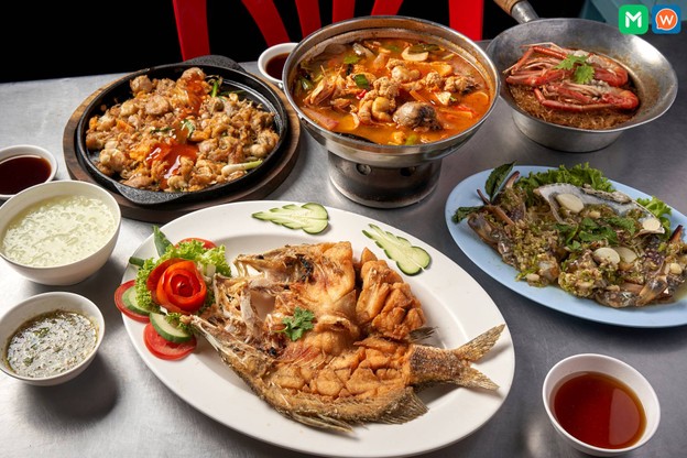เมนูของร้าน สมยศ ข้าวต้มรอบดึก (Som Yot Khaotom Rop Duek)โชคชัย 4 ซอย 72  โชคชัย 4