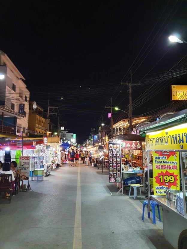 9 ตลาดประจวบฯ น่าเที่ยว แวะที่เดียว ช็อป ชิล ชิม อิ่มตัวแตก!