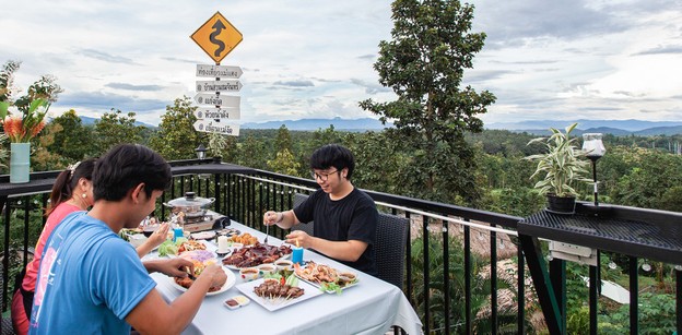 “บ้านสวนชมจันทร์” เชียงใหม่ กินอาหารสุดฟินพร้อมสูดกลิ่นใกล้ชิดธรรมชาติ
