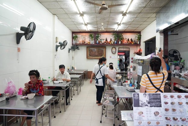 ก๋วยจั๊บนายเอ็ก (Nai Ek Roll Noodle) เยาวราช (primary branch)