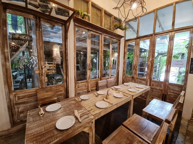 บรรยากาศ Wood Cafe ลาดพร้าววังหิน 48