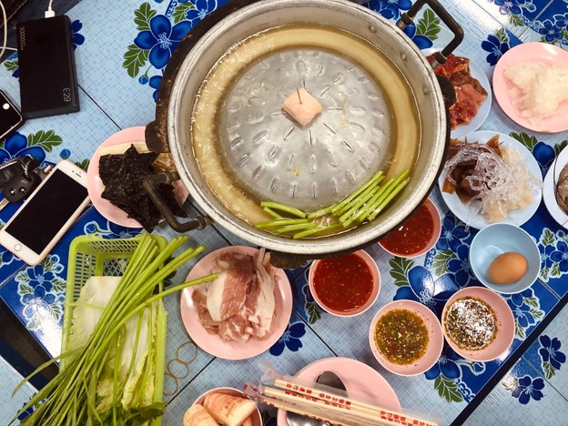 รัชชานนท์ บุฟเฟ่ต์หมูกระทะ