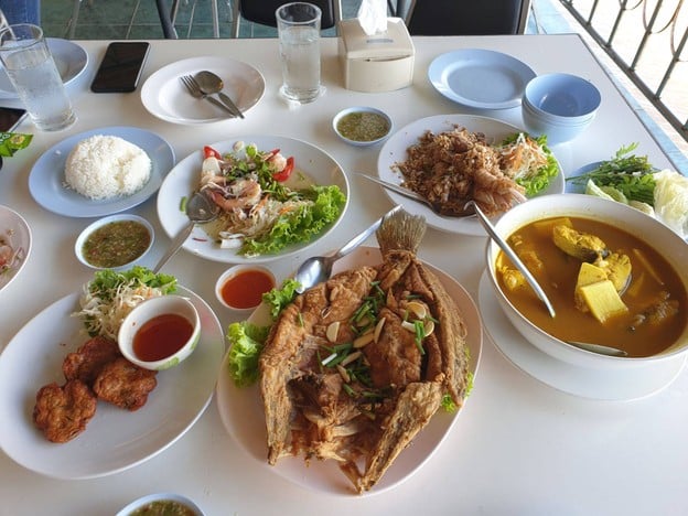 เมนูของร้าน ตาปีซีฟู้ด