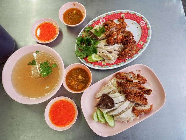 ข้าวมันไก่เจ๊โบว์ บรรทัดทอง