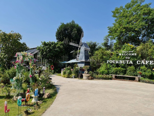 หน้าร้าน Fourbuta Cafe @ สวนน้องสตาร์ รังสิต-นครนายก