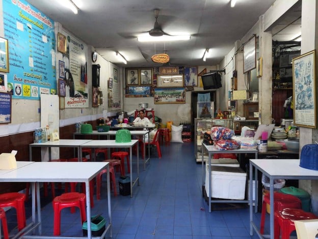 ณ ราดหน้ายอดผัก