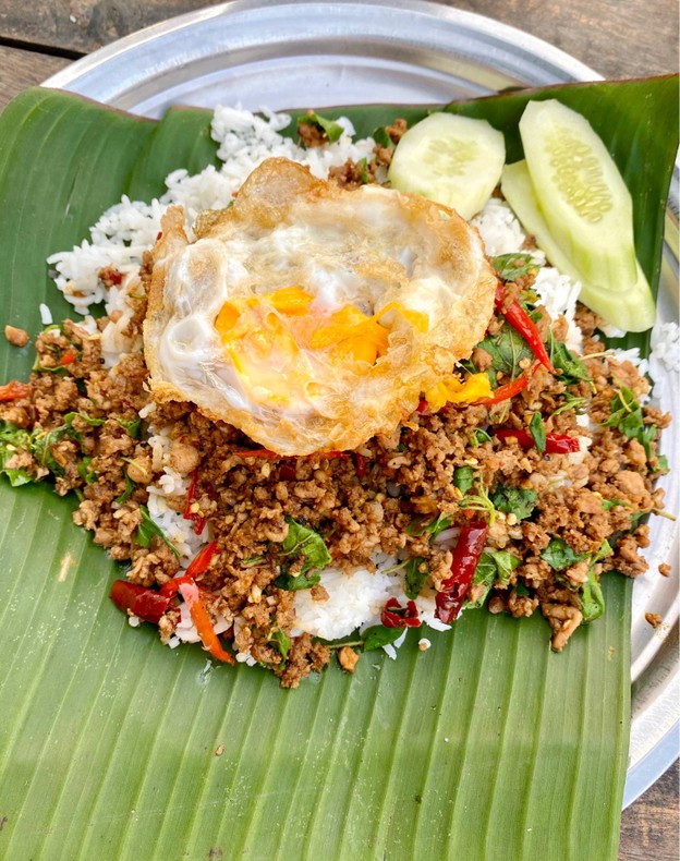 เมนูของร้าน โคตรกระเพราถาด by Chef Ton