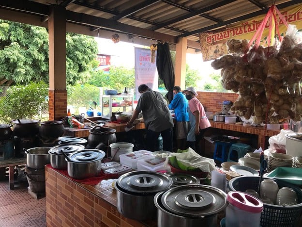 ร้านบ้านไม้คนเมือง หลังวัดบุญยืน