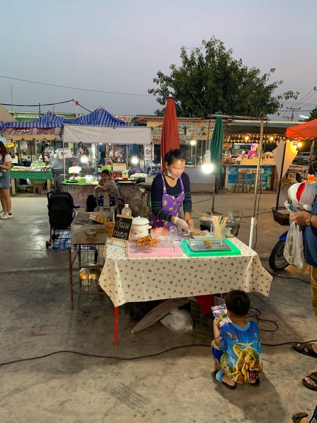 บรรยากาศ ตลาดนัดใหม่ไดโนเสาร์