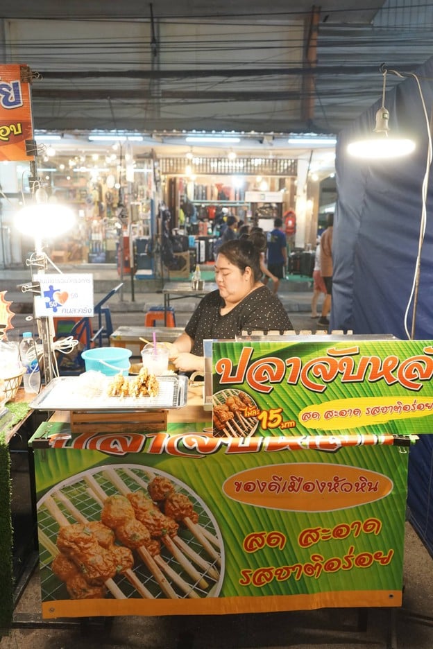 บรรยากาศ ตลาดโต้รุ่งหัวหิน