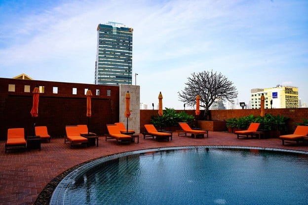 โรงแรมเลอบัวแอทสเตททาวเวอร์