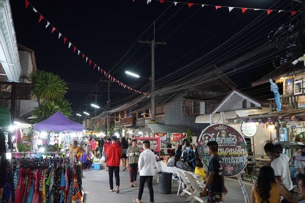 บรรยากาศ ถนนคนเดิน ตลาดเก่าปราณบุรี