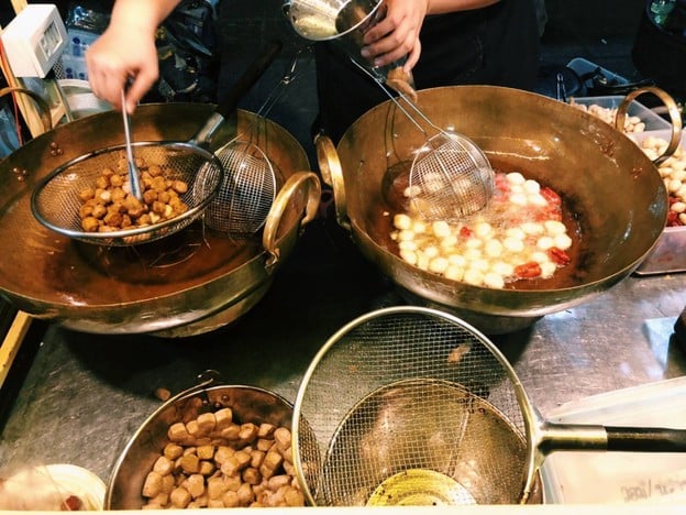 เห็ดหอม ลูกชิ้นทอดหน้าวอร์มอัพ หน้าวอร์มอัพ