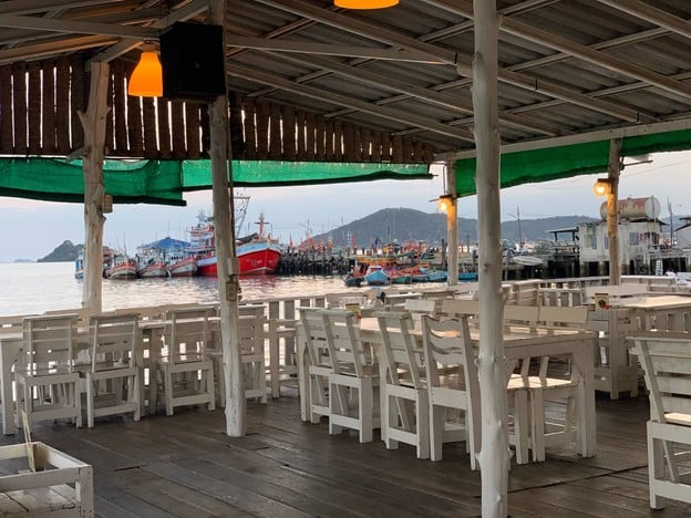ร้านอาหารบ้านเพื่อนทะเล สัตหีบ