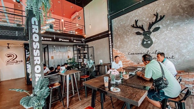 ครอสโร้ด คาเฟ่ สเปเชียลตี้ คอฟฟี่ ในตัวเมืองสุโขทัย